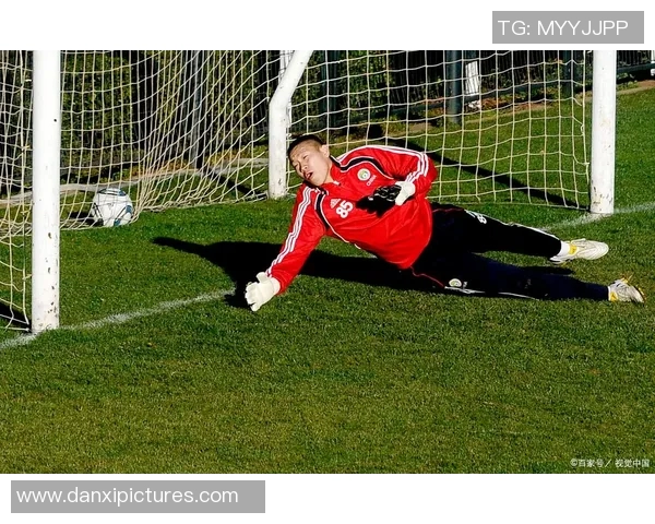 足球场上趣事不断 球星笑场瞬间让人忍俊不禁 足球场上趣事不断 球星笑场瞬间让人忍俊不禁