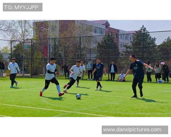 足球星空之下驰骋梦想璀璨夜空中的运动魅力与激情对决